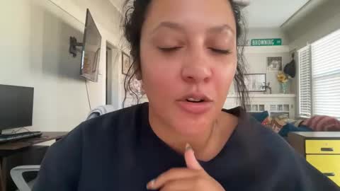 Snapshot of dreamyriri chatting on 10.01.25 RIRI OR DREAMY online show from 10.01.25