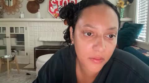 Snapshot of dreamyriri chatting on 10.26.25 RIRI OR DREAMY online show from 10.26.25