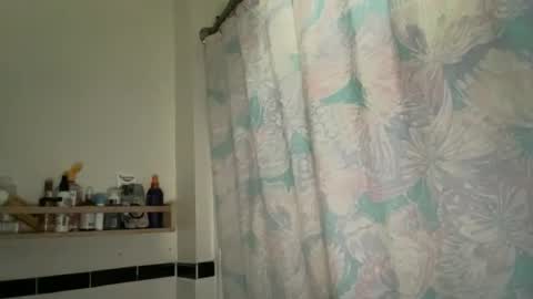 RIRI OR DREAMY online show from 12.14.25