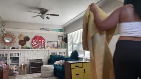 RIRI OR DREAMY online show from 04.04.26