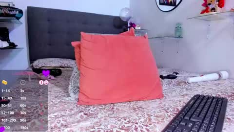 Snapshot of dulccemariaa chatting on 02.21.25 Dulce Maria online show from 02.21.25