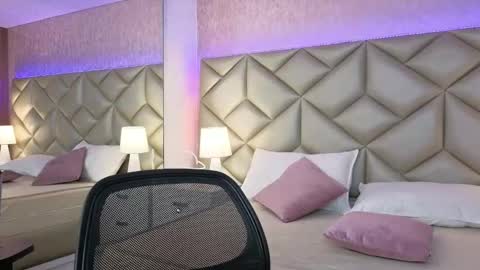 Snapshot of dulce_hiil_ chatting on 09.13.25 Monday 5-2 am From Tuesday to Friday5-1 am Colombia time online show from 09.13.25