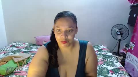 Snapshot of dulce_mmaria chatting on 02.12.25 dulce online show from 02.12.25