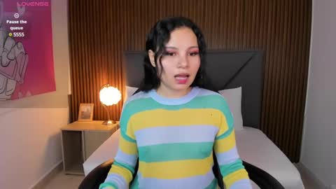 Snapshot of dulce_natyy chatting on 01.10.25 N A T Y online show from 01.10.25