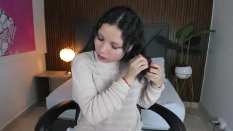Snapshot of dulce_natyy chatting on 02.05.25 N A T Y online show from 02.05.25