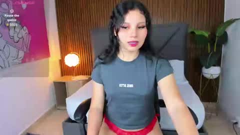 Snapshot of dulce_natyy chatting on 03.08.25 N A T Y online show from 03.08.25