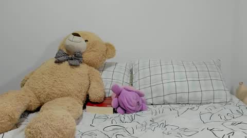 Dulce  online show from 02.14.25