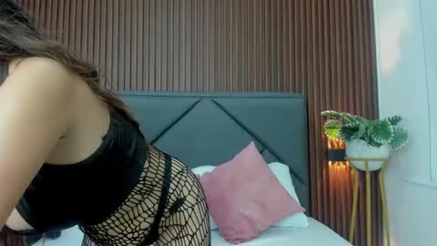 Snapshot of dulce_victoriaa_ chatting on 02.11.25 V I C T O R I A online show from 02.11.25