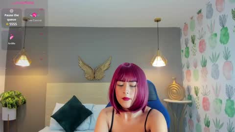 Snapshot of dulce_victoriaa_ chatting on 02.14.25 V I C T O R I A online show from 02.14.25