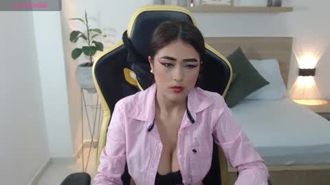 Snapshot of dulce_victoriaa_ chatting on 03.03.25 V I C T O R I A online show from 03.03.25