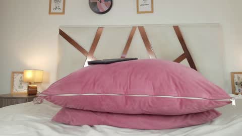 Snapshot of dulceaurora_ chatting on 01.08.25 DULCE AURORA online show from 01.08.25