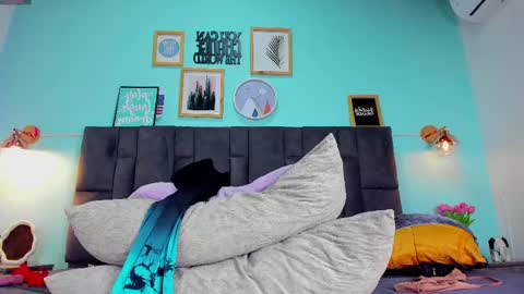 Snapshot of dulceaurora_ chatting on 02.20.25 DULCE AURORA online show from 02.20.25