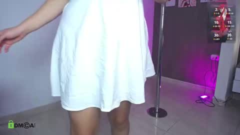 Snapshot of dulcerose01 chatting on 10.06.25 Dulce Rose online show from 10.06.25