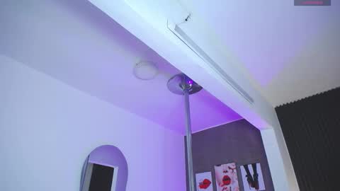 Snapshot of dulcerose01 chatting on 10.21.25 Dulce Rose online show from 10.21.25