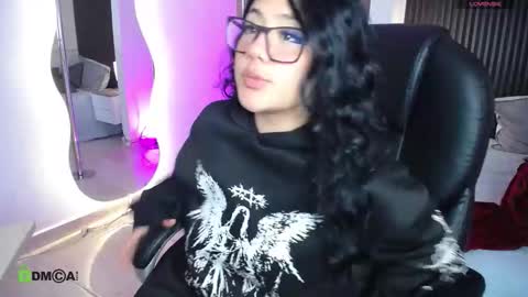 Snapshot of dulcerose01 chatting on 10.23.25 Dulce Rose online show from 10.23.25