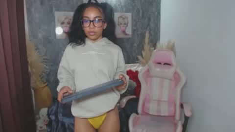 Snapshot of dulcetaylorss chatting on 02.27.25 dulcetaylorss online show from 02.27.25