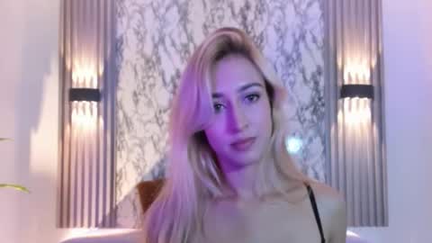 Snapshot of dulcinea_2 chatting on 10.11.25 dulcinea 2 online show from 10.11.25