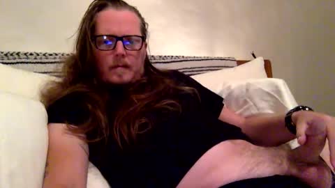 Snapshot of dustborn chatting on 10.25.25 DUSTBORN online show from 10.25.25