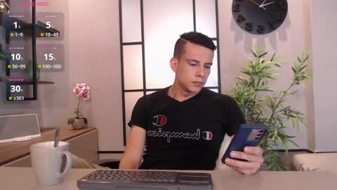 Snapshot of dustin_sonne chatting on 01.23.25 Dustin Sonne online show from 01.23.25