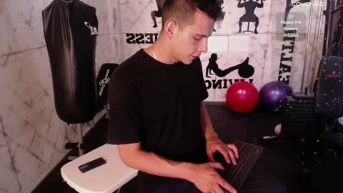 Snapshot of dustin_sonne chatting on 01.25.25 Dustin Sonne online show from 01.25.25