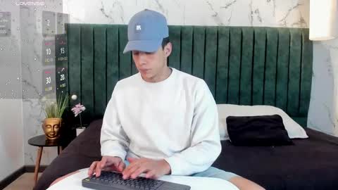 Snapshot of dustin_sonne chatting on 02.14.25 Dustin Sonne online show from 02.14.25