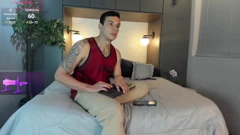 Snapshot of dustin_sonne chatting on 02.15.25 Dustin Sonne online show from 02.15.25