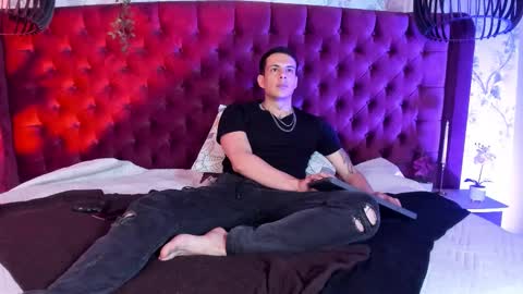 Snapshot of dustin_sonne chatting on 02.10.26 Dustin Sonne online show from 02.10.26