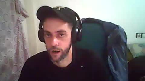 Snapshot of dvdvlc29 chatting on 12.18.25 david online show from 12.18.25