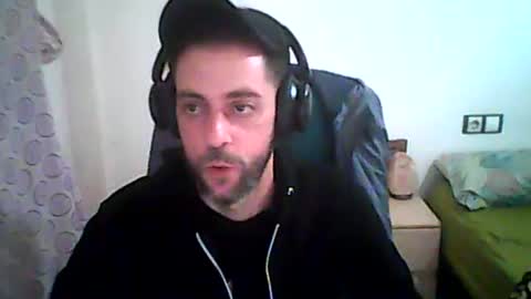 Snapshot of dvdvlc29 chatting on 12.19.25 david online show from 12.19.25