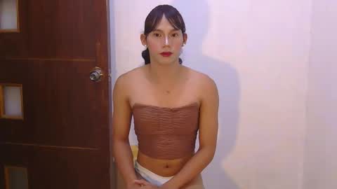 Snapshot of dy_namite chatting on 11.17.25 dy_namite online show from 11.17.25