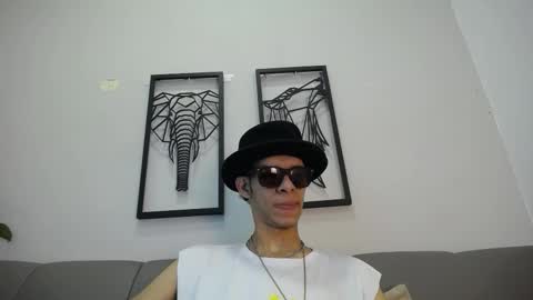 Snapshot of dylan_scotts chatting on 10.03.25 dylan_scotts online show from 10.03.25