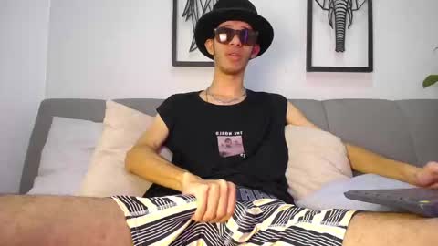 Snapshot of dylan_scotts chatting on 10.17.25 dylan_scotts online show from 10.17.25