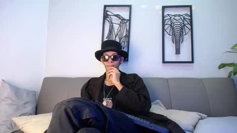 Snapshot of dylan_scotts chatting on 10.18.25 dylan_scotts online show from 10.18.25