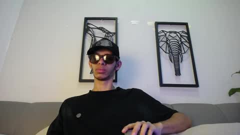 Snapshot of dylan_scotts chatting on 10.19.25 dylan_scotts online show from 10.19.25