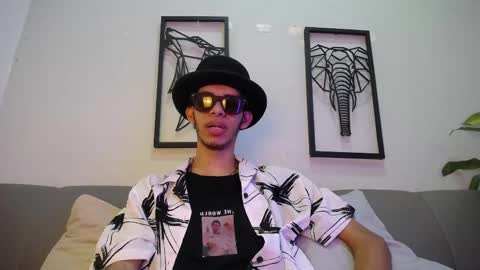 Snapshot of dylan_scotts chatting on 10.21.25 dylan_scotts online show from 10.21.25