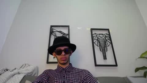 Snapshot of dylan_scotts chatting on 10.23.25 dylan_scotts online show from 10.23.25