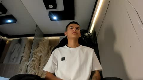 dylanroyce_ online show from 04.04.26