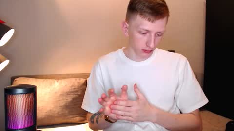 Snapshot of dyrinda chatting on 10.23.25 Julia and Dima online show from 10.23.25