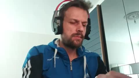 Snapshot of eaglecrm chatting on 10.25.25 eaglecrm online show from 10.25.25