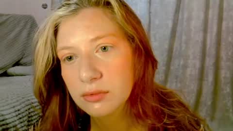 Snapshot of earn_my_lily chatting on 07.08.26 Lily online show from 07.08.26