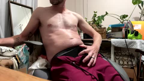 Snapshot of easydoesit69 chatting on 12.10.24 easydoesit69 online show from 12.10.24