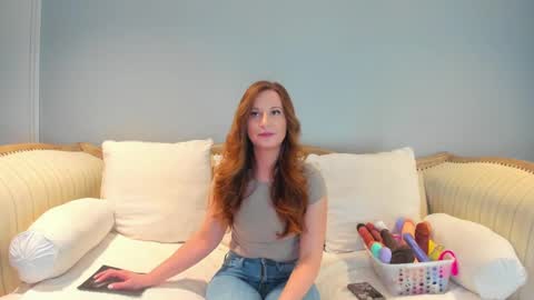 Snapshot of eatmygingersnapps chatting on 01.30.25 Allison online show from 01.30.25