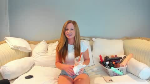 Snapshot of eatmygingersnapps chatting on 09.09.25 Allison online show from 09.09.25