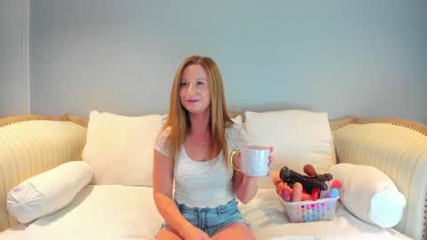 Snapshot of eatmygingersnapps chatting on 09.16.25 Allison online show from 09.16.25