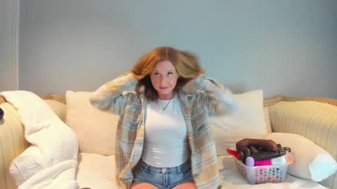 Snapshot of eatmygingersnapps chatting on 10.14.25 Allison online show from 10.14.25