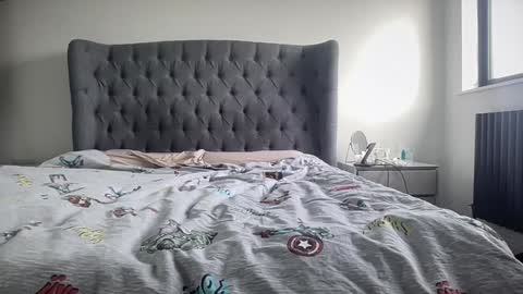 Nadia Ferreira  online show from 11.28.25