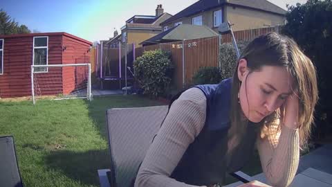 Nadia Ferreira  online show from 03.03.26