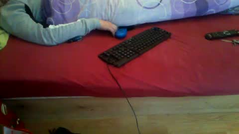 shy yoong cross online show from 12.24.24