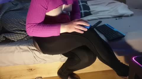 shy yoong cross online show from 02.23.25