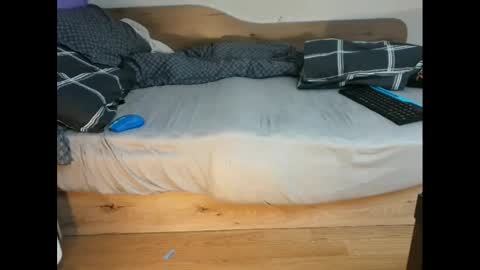 shy yoong cross online show from 03.01.25